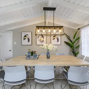 https://luxury-5bedroom-disneyland-villa.topanaheimhotels.com