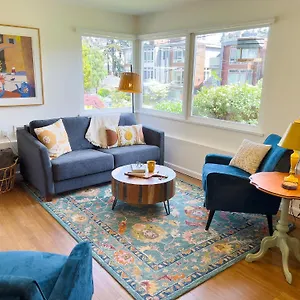 https://magnolia-garden-cottage.seattlehotelsites.com